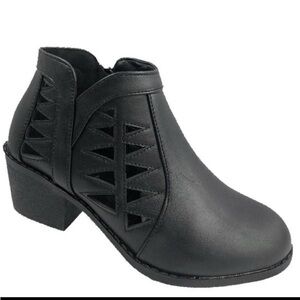 Black bootie heel